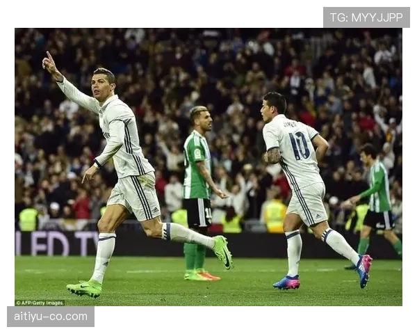 拉莫斯对拜仁锋线关键战的防守表现解析